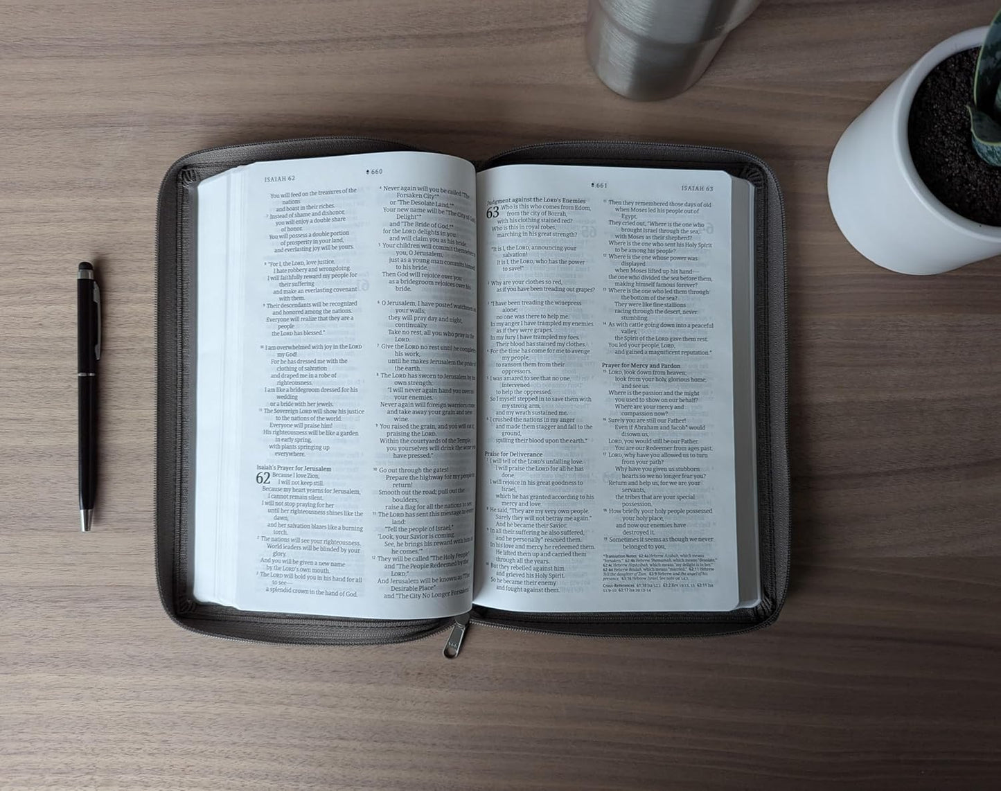 NLT Thinline Reference Zipper Bible, Filament Enabled Imitation Leather