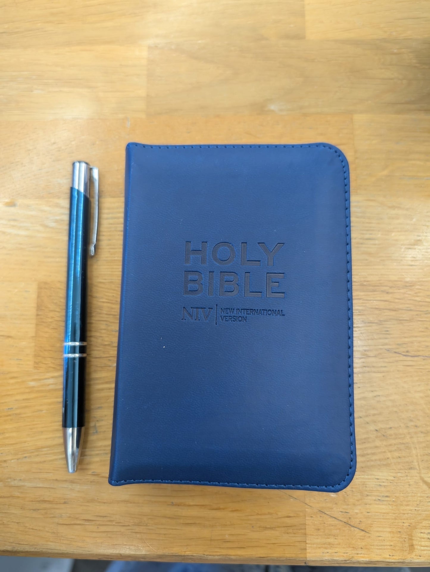 NIV Tiny Navy Soft-tone Bible with Zip