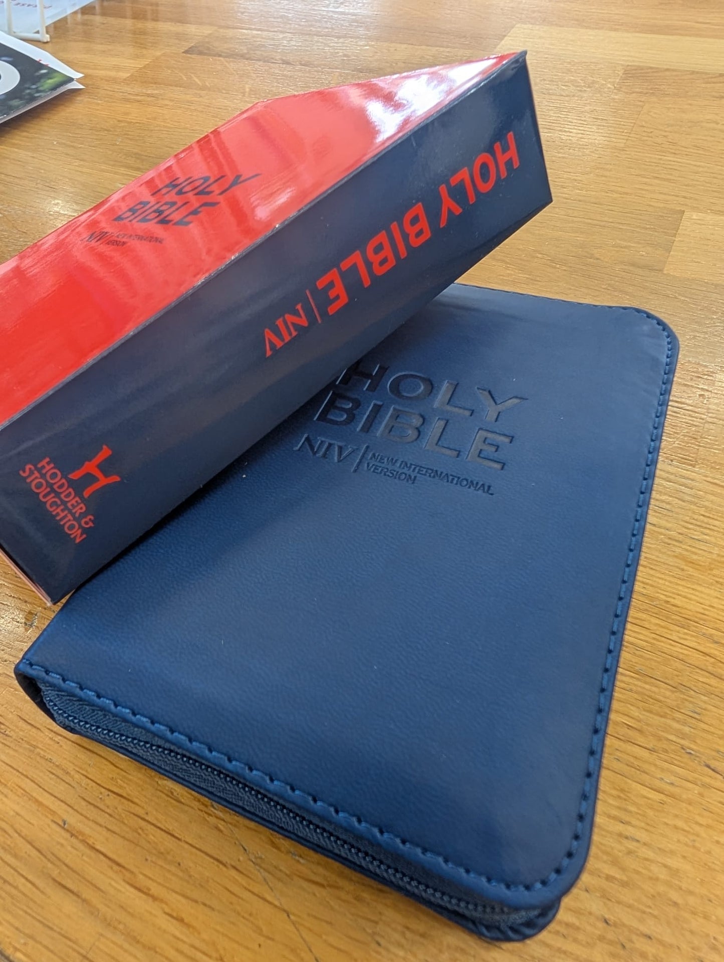 NIV Tiny Navy Soft-tone Bible with Zip