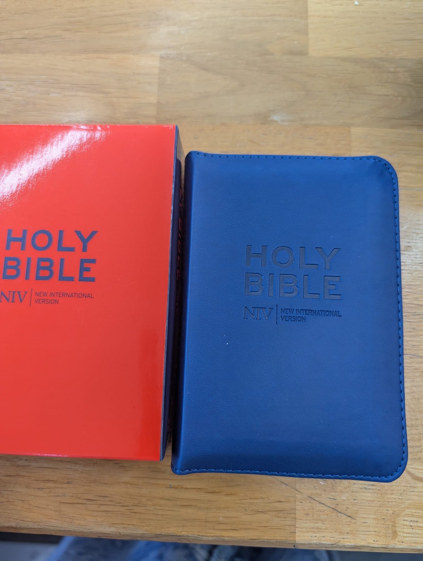 NIV Tiny Navy Soft-tone Bible with Zip