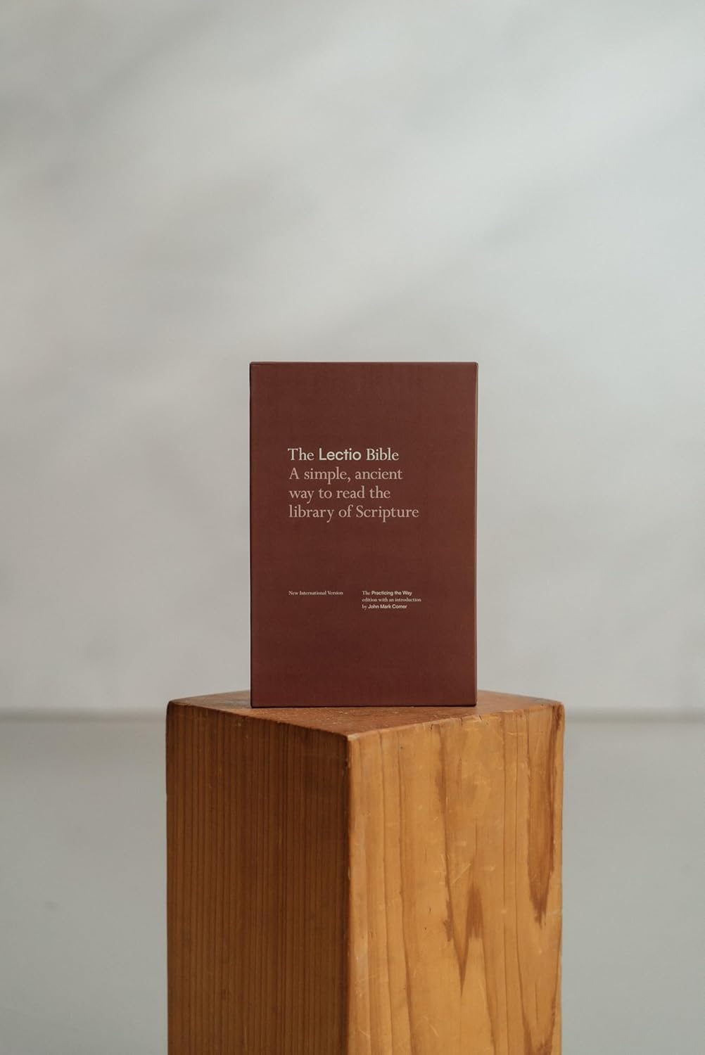 NIV Lectio Bible: A Simple, Ancient Way to Read the Library of Scripture, Cloth Over Board
