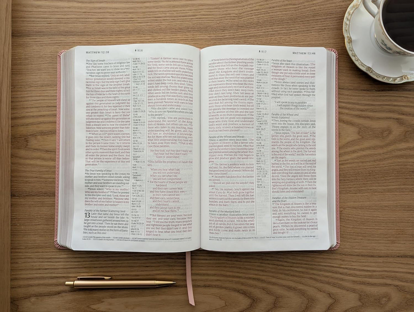 NLT Large Print Thinline Center-Column Reference Bible
