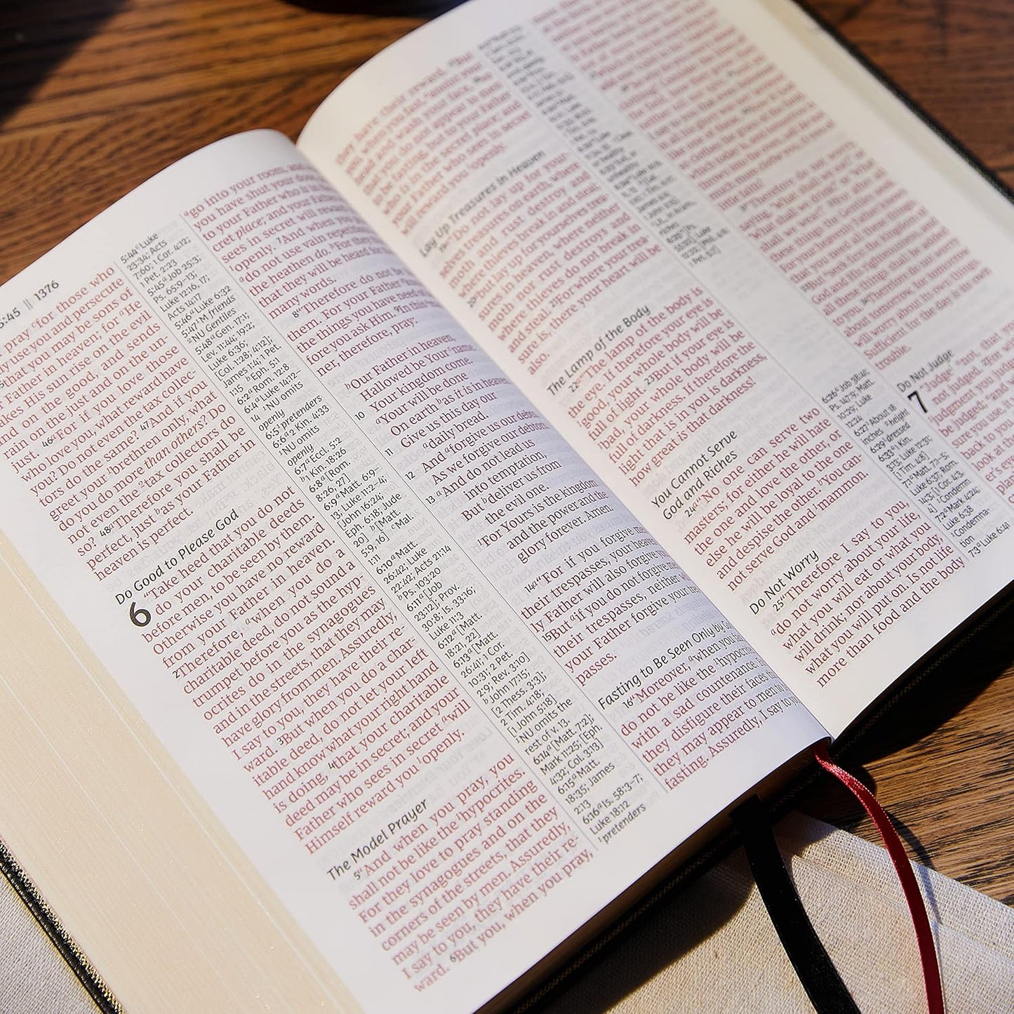 NKJV, Reference Bible, Center-Column Giant Print, Leather-Look, Burgundy, Red Letter Edition